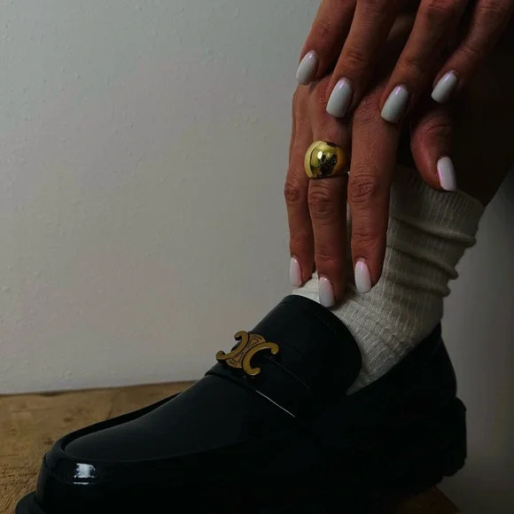 New Gold Chunky Ring Exaggerated - Picture 3 of 7